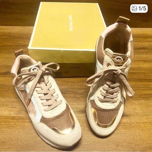 Michael Kors Shoes - Women’s Michael Kors Wilma Trainers